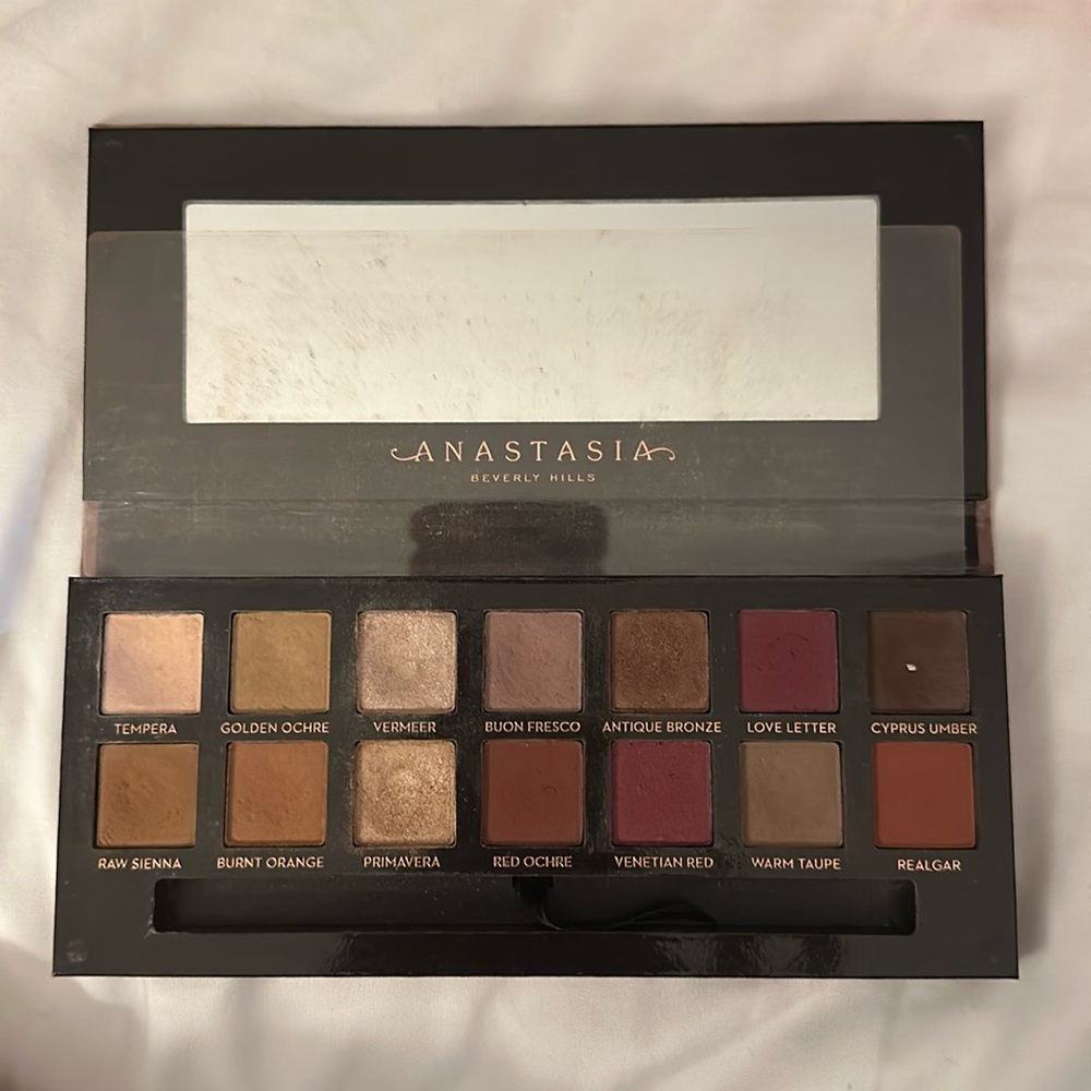 Modern Renaissance Anastasia Beverly Hills eyeshadow palette